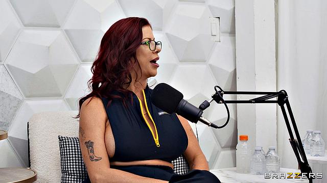 алексис фокс и кайт пробуют секс-игрушки с дэймионом и устраивают жаркий тройничок