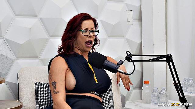 алексис фокс и кайт пробуют секс-игрушки с дэймионом и устраивают жаркий тройничок