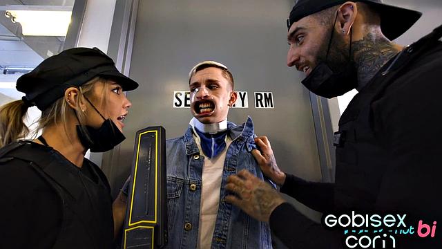 Nasty blonde pussylicked in 3some