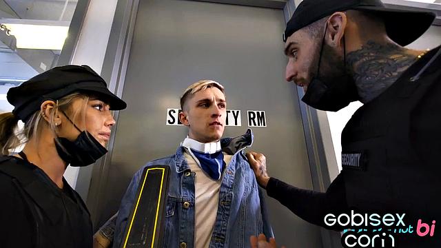 Nasty blonde pussylicked in 3some