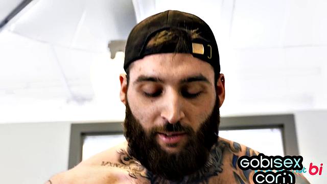 Nasty blonde pussylicked in 3some