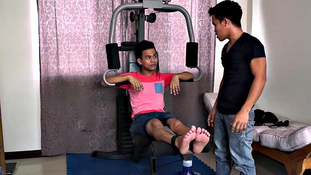 Poor Warren. His gym buddy is always tricking him into bondage to tickle his feet. And today is no different.