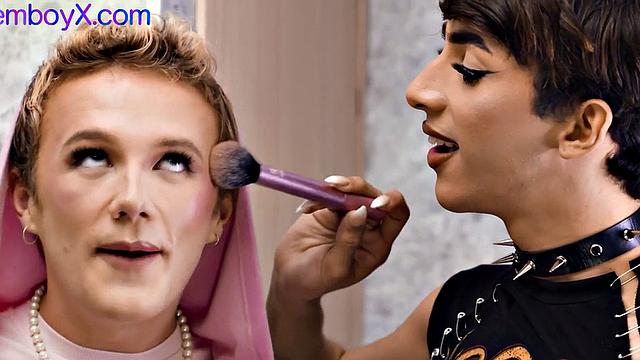 стройные фембои в белье трахаются с качками и получают кончу на лицо