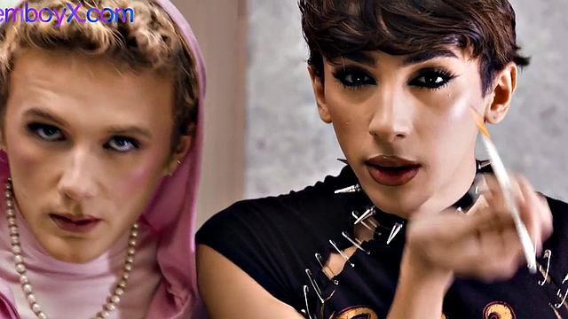 стройные фембои в белье трахаются с качками и получают кончу на лицо