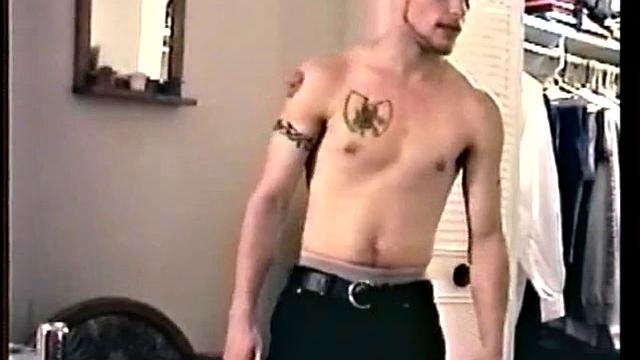 два парня жарко трахаются и кончают вместе