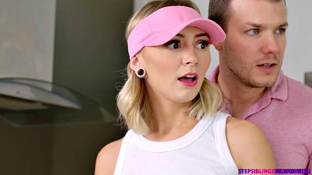 Step Bro Gets A Hole In - S16:E2