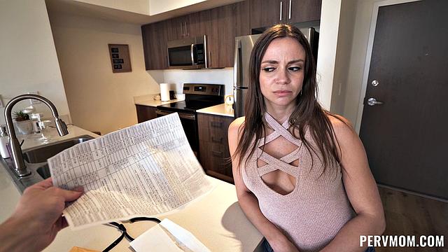 Жаркий минет и крепкий трах зрелой красотки прямо на экзамене!