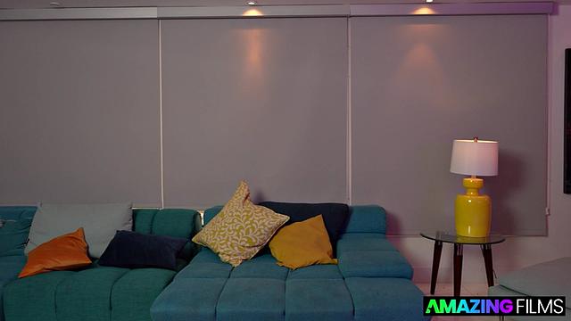 Мисс Ракель умеет договориться - сперма не зря мужику досталась!