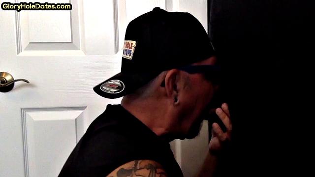 Gaydaddy tattooed amateur sucks hard in home gloryhole