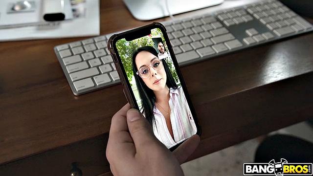 Секретарша поднимает зарплату не только словами - Питер Грин ловко справляется с начальницей Мэйси Джейд, пока трудовой договор снова не превратился в трудовой подвиг. Чем не корпоративная мотивация?