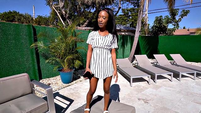 Черная нимфоманка сочно скачет на толстом bbc