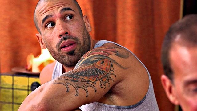 Зрелая Дженна раздвигает ноги и трахается по полной на йоге