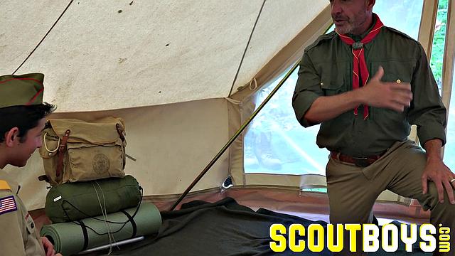 SCOUT DAMIEN - Oversleeping