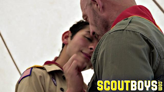 SCOUT DAMIEN - Oversleeping