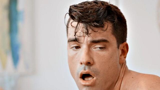 Muscled jock penetrating bearded BF in his tight ass