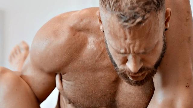 Muscled jock penetrating bearded BF in his tight ass