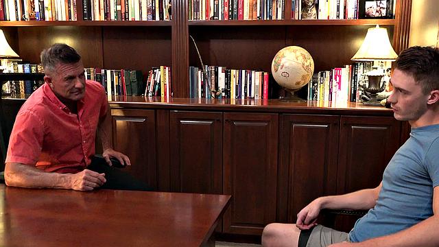 Office daddybottom banged by twunk after sucking