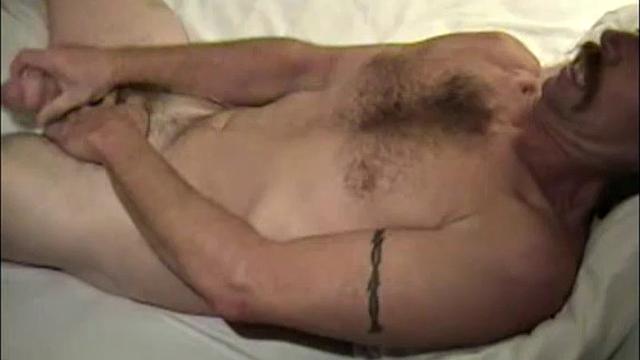 Walt strips down and gets raw with another working man