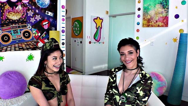 Бруклин жёстко трахает Лайну в жопу