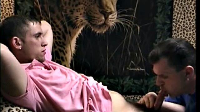 стрейт Маршал не устоял перед опытным минетом