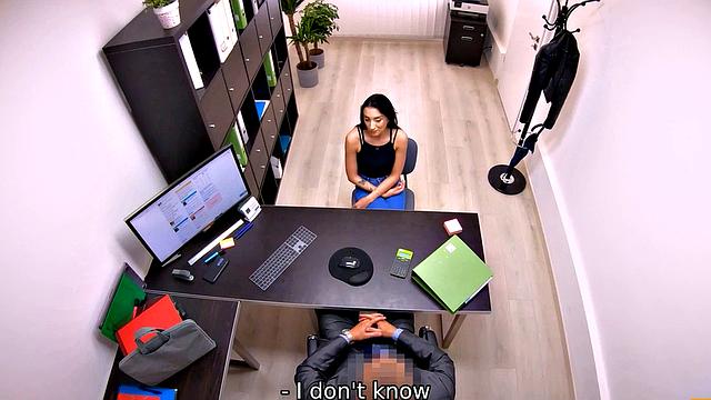 Настойчивый кредитор жёстко отрабатывает долг с брюнеткой в офисе