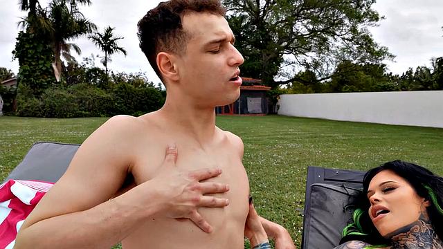 Big inked babe cockriding her lover