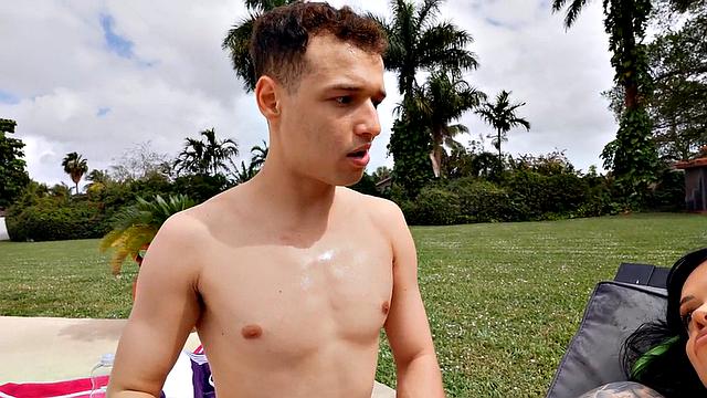 Big inked babe cockriding her lover