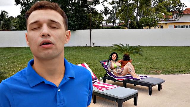 Big inked babe cockriding her lover