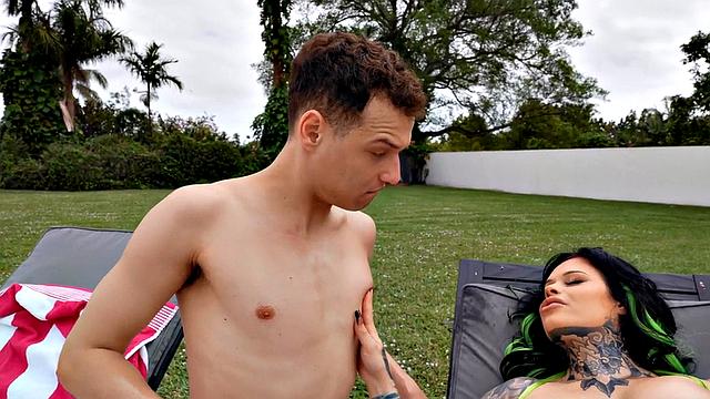 Big inked babe cockriding her lover