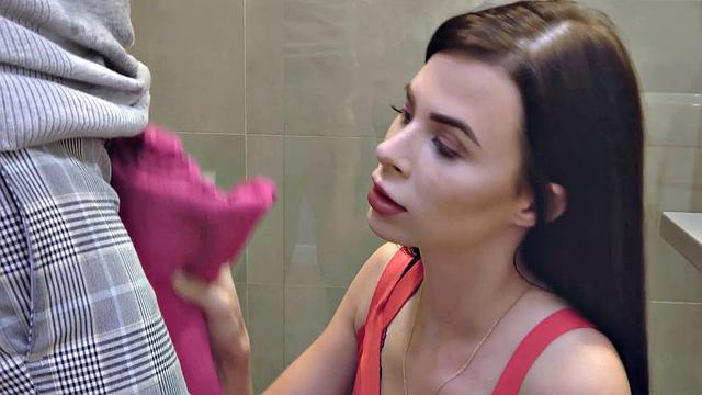 HUNT4K. Beauty's pussy is the tool to obtain credit in no time