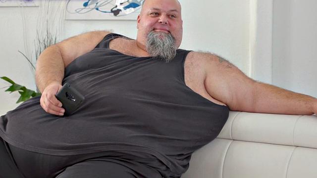 Petite teen's tight pussy pounded on the couch while her cuckold hubby watches in reverse cowgirl position