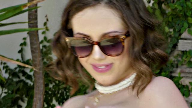 Sexy babe in high heels gets her hairy pussy fingered in the sun