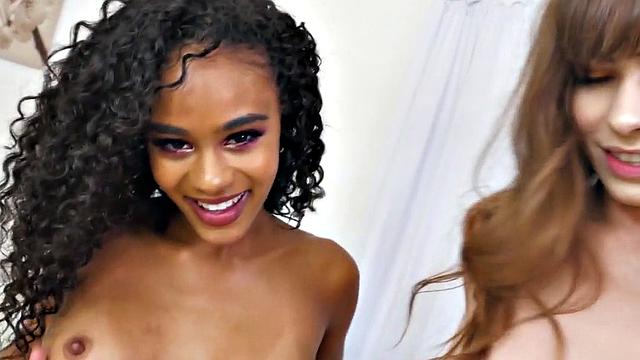 Black bootylicious lesbian seduces white dyke