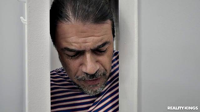 Pranking My Roommate Until Wet