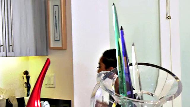 Honey Gold Has a Lazy Husband Who Can't Please Her