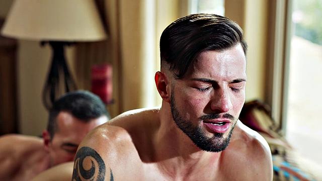 Casey Everett Hooks Up with Thick Dick Muscle Hunk Derek Kage, But Has Other Motives...