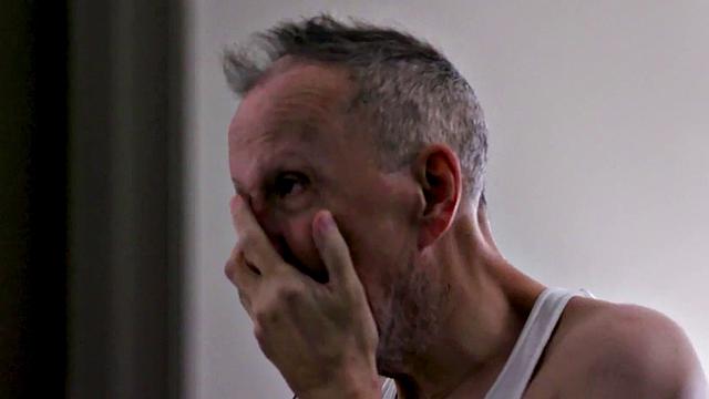 Кейси Эверетт трахается с мускулистым красавцем с толстым членом Дереком Кейджем, но у неё другие мотивы...