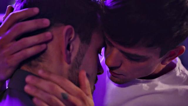 Casey Everett Hooks Up with Thick Dick Muscle Hunk Derek Kage, But Has Other Motives...
