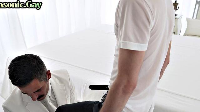 тайный ритуал: зрелый масон без защиты разносит покорного твинка