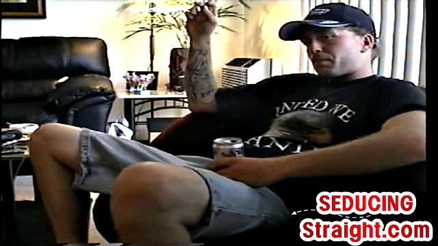 Homemade straight guy sucked by tattooed man at home