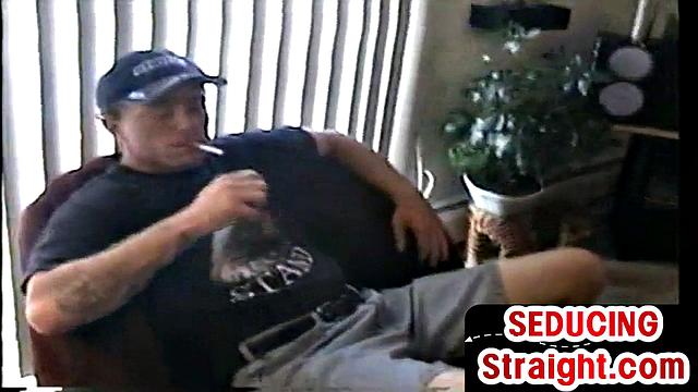 Homemade straight guy sucked by tattooed man at home