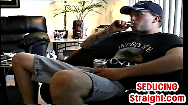 Homemade straight guy sucked by tattooed man at home