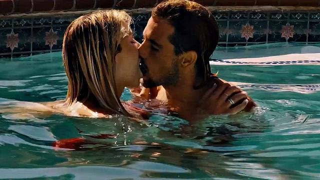 блондинка с пирсингом зверски скачет и получает по полной в миссионере