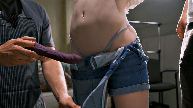 рыжая с татуировкой устраивает дикий трио со сводным братом и отчимом