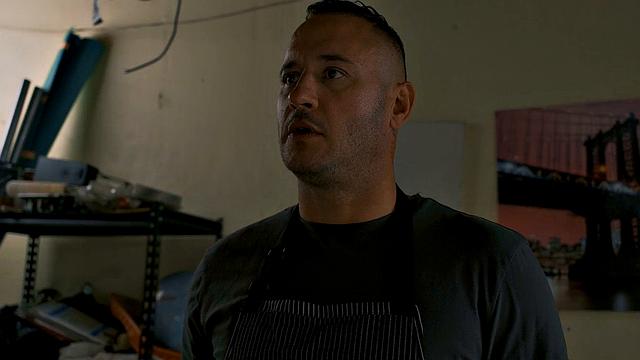 рыжая с татуировкой устраивает дикий трио со сводным братом и отчимом