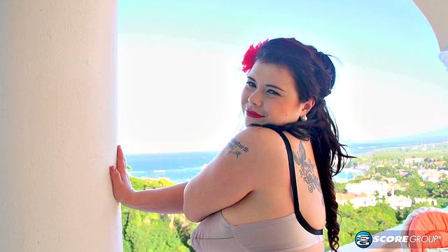 роксанна дрочит на балконе в белье и на каблуках