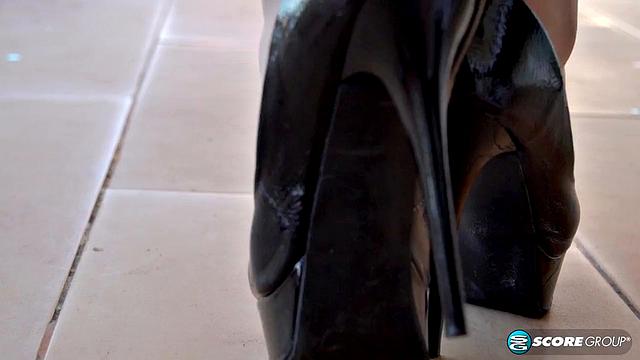 Roxanne's Big Balcony