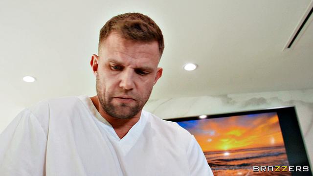 Dirty Diva Gets All Oiled Up