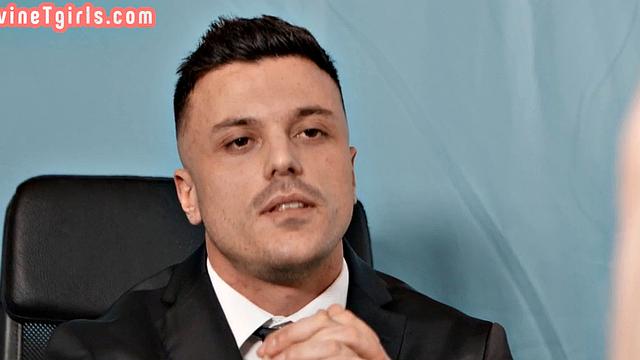 Cockhungry beauty spoils guy