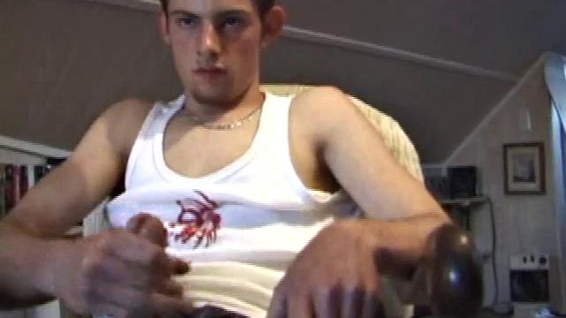 Skater boy Vince O'Neil rolls in after a long day on the board. He hoped to pick up some chicks at the skate park, but comes back empty handed. So he puts his hand to work, and with a little help from his friend, he pumps out the cum load.